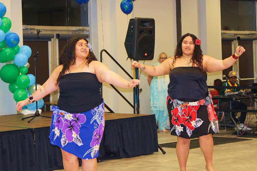 women doing Polynesian dance