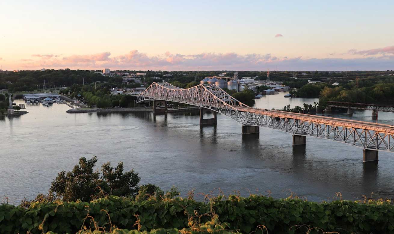 bridge over Tennessee River